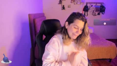 Hello Im Julieta Im 25 years old and I love being here. Thank you for visiting my living room. The only rule is that you hap online show from 11-23-25, 05:51