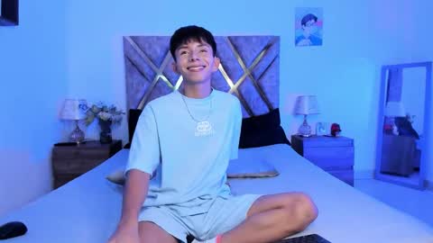 Son Hyunjin online show from 10-19-25, 08:42