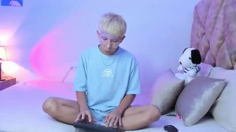 Son Hyunjin online show from 01-14-26, 03:28