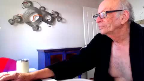 Snapshot of i12cuu12c2 chatting on 11-18-25, 01:48 i12cuu12c2 online show from 11-18-25, 01:48