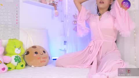 Snapshot of i_amlilithx chatting on 12-16-25, 07:35 - online show from 12-16-25, 07:35