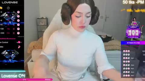 Snapshot of i_esus chatting on 10-23-25, 09:19 Olivia Alafolix- Fr--je parle fr -en online show from 10-23-25, 09:19