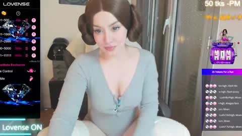 Snapshot of i_esus chatting on 11-03-25, 11:33 Olivia Alafolix- Fr--je parle fr -en online show from 11-03-25, 11:33