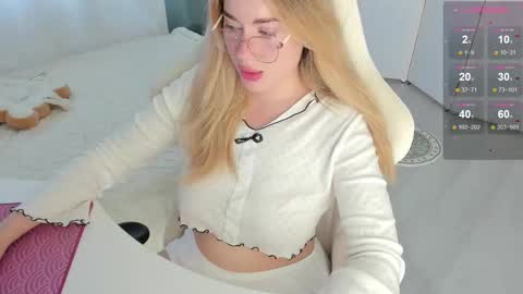 HiI am  EvaPVT is open  online show from 10-13-25, 06:46