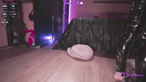 Snapshot of iam_eli chatting on 10-25-25, 12:18 online show from 10-25-25, 12:18