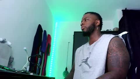 Mr H Independent model online show from 10-27-25, 02:04