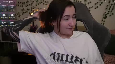 Snapshot of iam_meg chatting on 11-09-25, 02:21 Meg online show from 11-09-25, 02:21