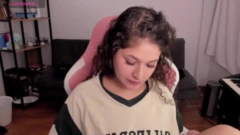 On instagram Imm  NikkiHelp me reach 100 likes online show from 12-04-25, 12:20