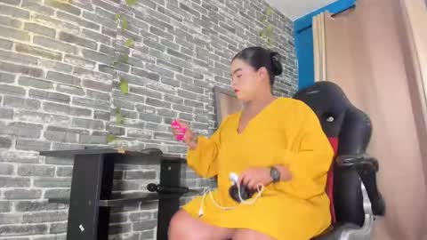 Snapshot of iam_samy chatting on 10-15-25, 11:32 Samy online show from 10-15-25, 11:32