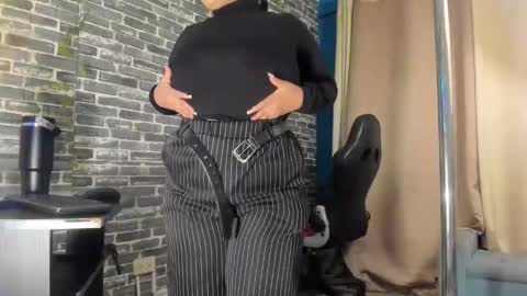 Snapshot of iam_samy chatting on 10-18-25, 11:33 Samy online show from 10-18-25, 11:33