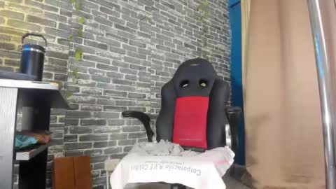 Snapshot of iam_samy chatting on 10-20-25, 11:32 Samy online show from 10-20-25, 11:32