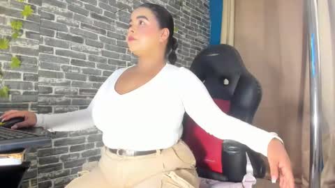 Snapshot of iam_samy chatting on 10-25-25, 11:29 Samy online show from 10-25-25, 11:29