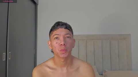 Snapshot of iamjulian_ chatting on 10-10-25, 11:53 Juliiiiian online show from 10-10-25, 11:53