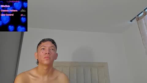 Snapshot of iamjulian_ chatting on 10-11-25, 11:31 Juliiiiian online show from 10-11-25, 11:31