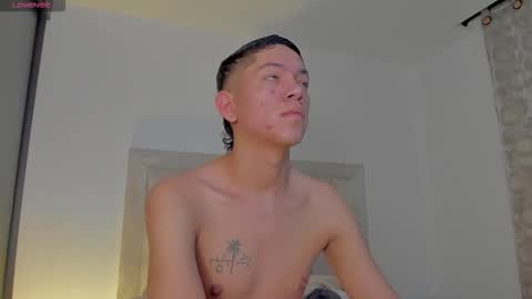 Snapshot of iamjulian_ chatting on 10-12-25, 08:02 Juliiiiian online show from 10-12-25, 08:02