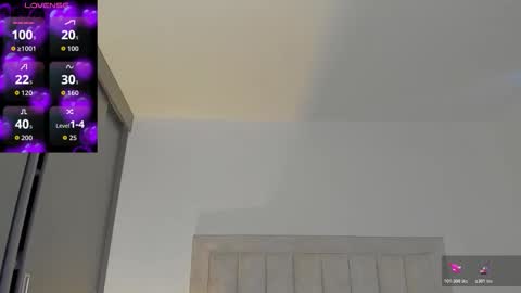 Snapshot of iamjulian_ chatting on 11-01-25, 11:23 Juliiiiian online show from 11-01-25, 11:23