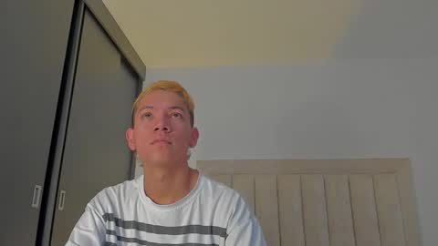 Snapshot of iamjulian_ chatting on 11-07-25, 11:10 Juliiiiian online show from 11-07-25, 11:10