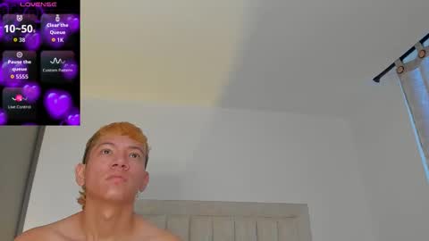 Snapshot of iamjulian_ chatting on 11-09-25, 11:19 Juliiiiian online show from 11-09-25, 11:19