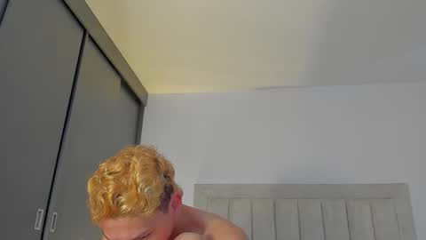 Snapshot of iamjulian_ chatting on 11-13-25, 11:20 Juliiiiian online show from 11-13-25, 11:20