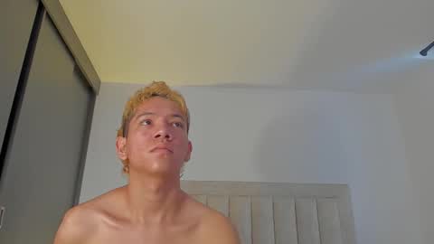 Snapshot of iamjulian_ chatting on 11-15-25, 11:51 Juliiiiian online show from 11-15-25, 11:51