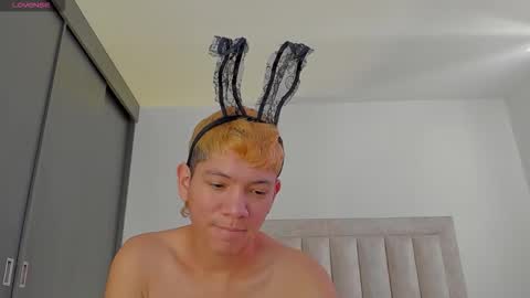 Snapshot of iamjulian_ chatting on 11-18-25, 12:20 Juliiiiian online show from 11-18-25, 12:20