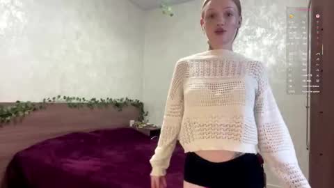 Lylu online show from 10-20-25, 01:22