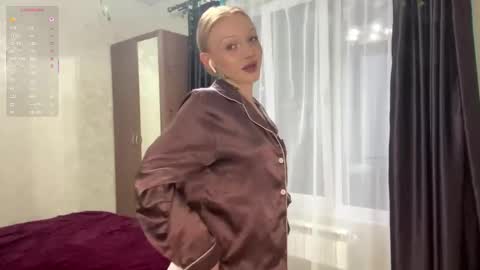 Lylu online show from 10-28-25, 04:05