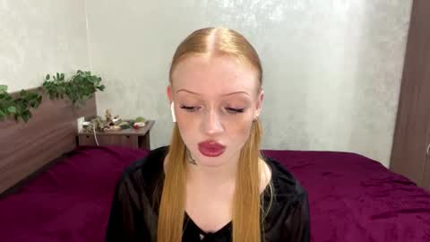 Lylu online show from 11-23-25, 05:51