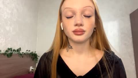 Lylu online show from 11-30-25, 05:33