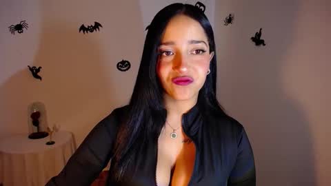 Snapshot of iamroxanne chatting on 10-26-25, 03:34 Camila online show from 10-26-25, 03:34