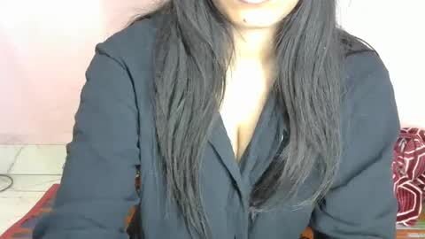 iamHotTaara online show from 01-18-25, 12:57