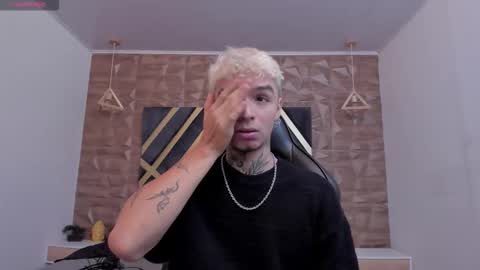 Snapshot of ian_castillo_ chatting on 02-06-26, 11:24 IAN CASTILLO online show from 02-06-26, 11:24