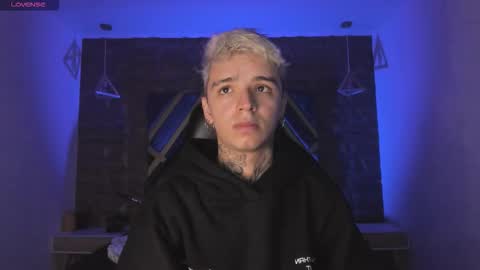 Snapshot of ian_castillo_ chatting on 02-17-26, 11:18 IAN CASTILLO online show from 02-17-26, 11:18