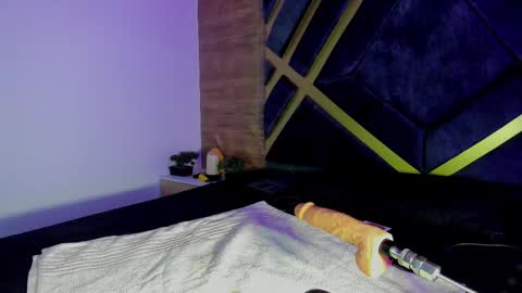 Snapshot of ian_castillo_ chatting on 03-09-26, 11:14 IAN CASTILLO online show from 03-09-26, 11:14