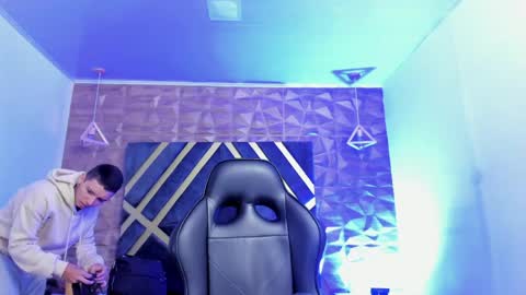 Snapshot of ian_castillo_ chatting on 04-08-26, 11:10 IAN CASTILLO online show from 04-08-26, 11:10