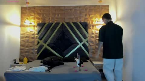 Snapshot of ian_castillo_ chatting on 04-11-26, 11:14 IAN CASTILLO online show from 04-11-26, 11:14