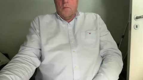 Snapshot of iaws61 chatting on 12-18-25, 01:39 iaws61 online show from 12-18-25, 01:39