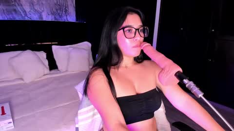 Snapshot of ibbiebennett chatting on 02-26-25, 11:15 Ibbie Bennett online show from 02-26-25, 11:15