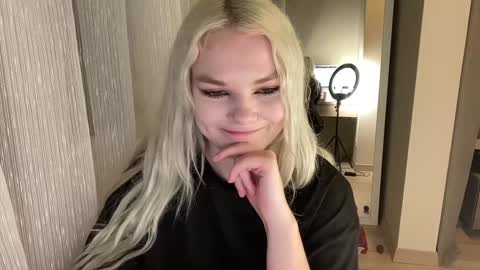 Snapshot of ice_kitten chatting on 01-27-25, 10:16 Alice online show from 01-27-25, 10:16