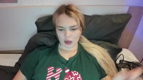 Snapshot of ice_kitten chatting on 11-27-25, 07:27 Alice online show from 11-27-25, 07:27