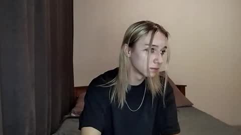 Snapshot of icebenz chatting on 11-18-25, 01:04 Jade online show from 11-18-25, 01:04