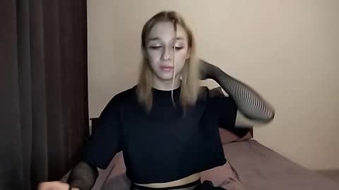 Snapshot of icebenz chatting on 12-02-25, 02:23 Jade online show from 12-02-25, 02:23