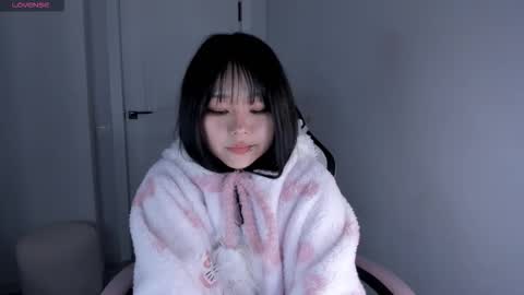 Snapshot of ichigo_o chatting on 11-06-25, 01:28 Hitomi online show from 11-06-25, 01:28