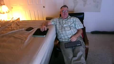 Christopher online show from 10-22-25, 02:50