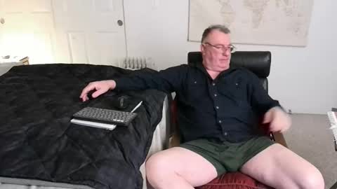 Christopher online show from 10-31-25, 01:23