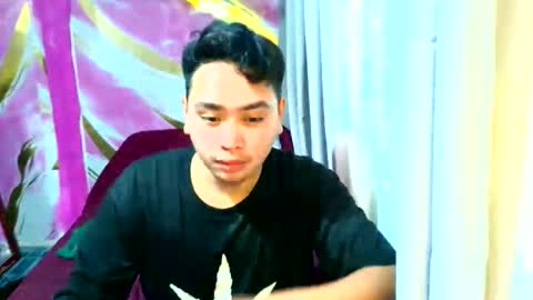 Snapshot of iconic_vince chatting on 09-21-25, 12:29 iconic_vince online show from 09-21-25, 12:29