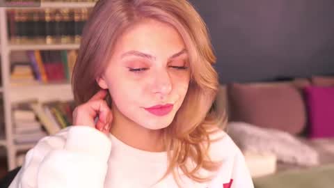 Little Flower online show from 10-10-25, 04:50