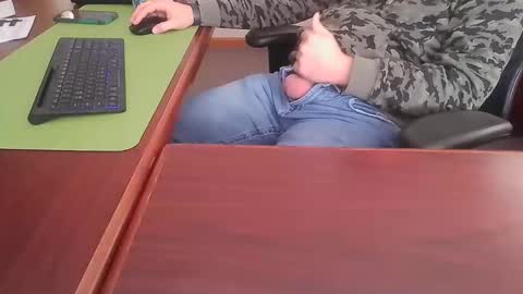 Snapshot of ifuk1stdate chatting on 12-10-24, 06:38 Hung office Stud online show from 12-10-24, 06:38