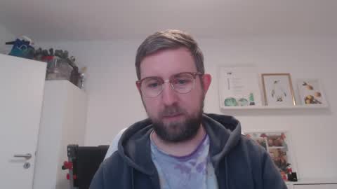 Snapshot of iggi2707 chatting on 01-11-25, 08:11 ner d online show from 01-11-25, 08:11