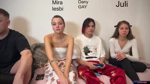 Julia and Mira online show from 01-09-25, 01:35